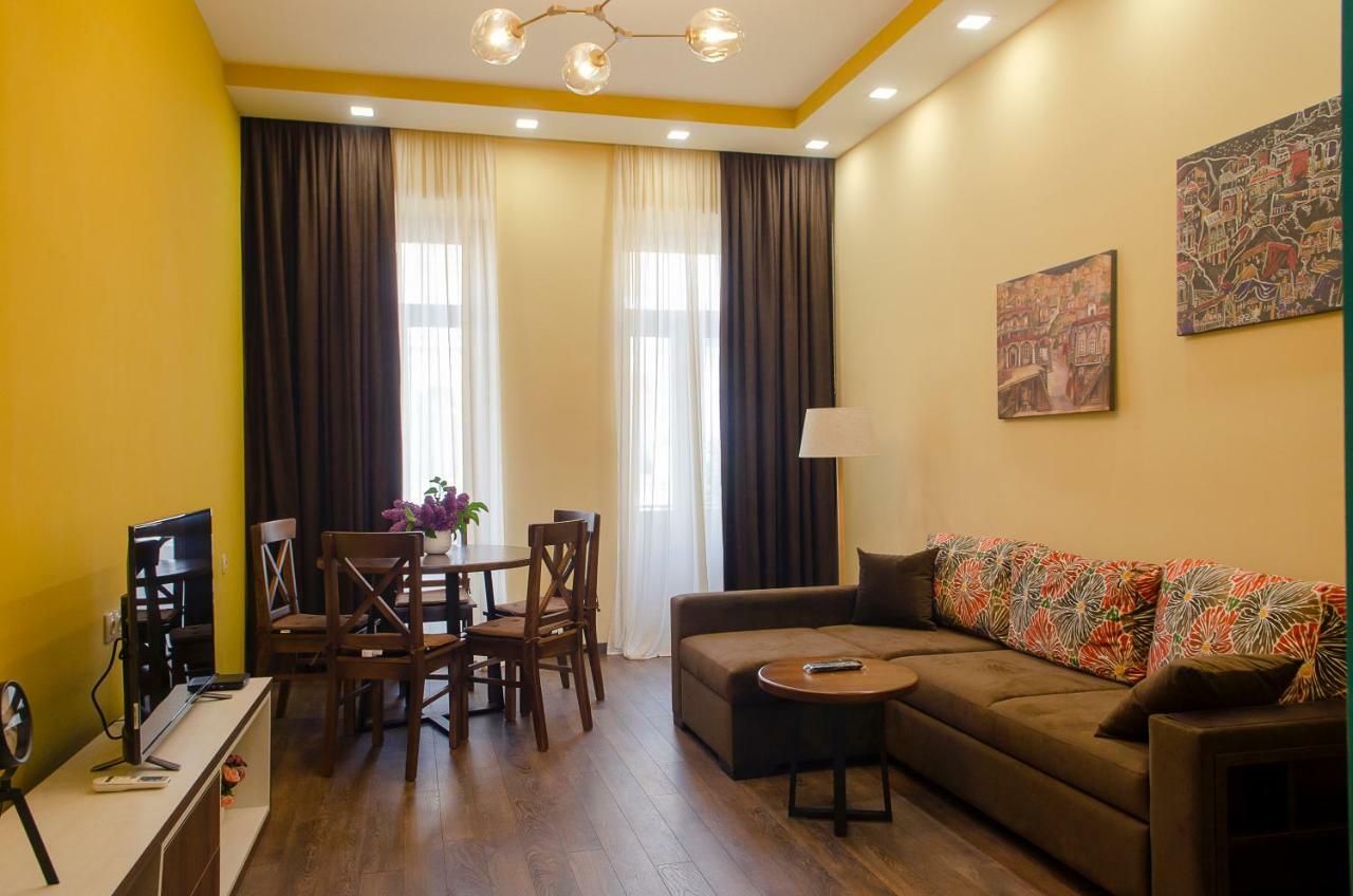 Home@97 On Aghmashenebeli Avenue טביליסי